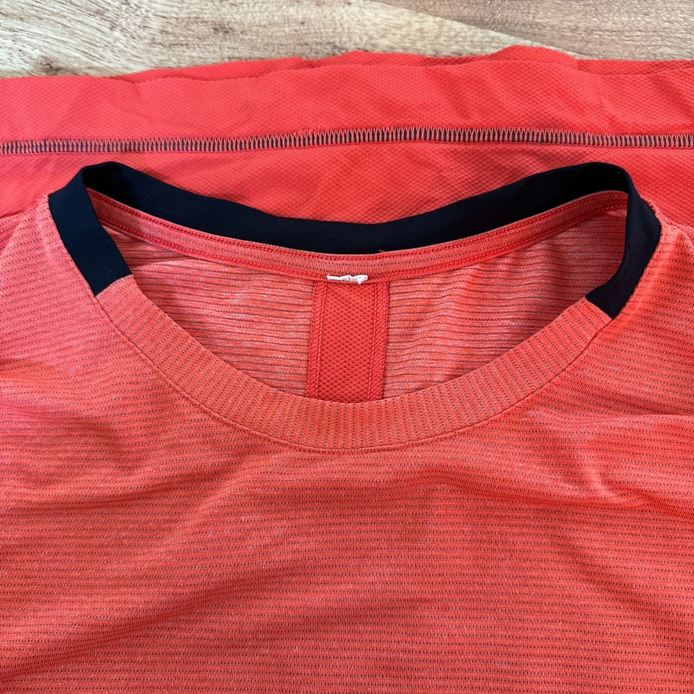 Lululemon Short Sleeve Top - Picture 5 of 6